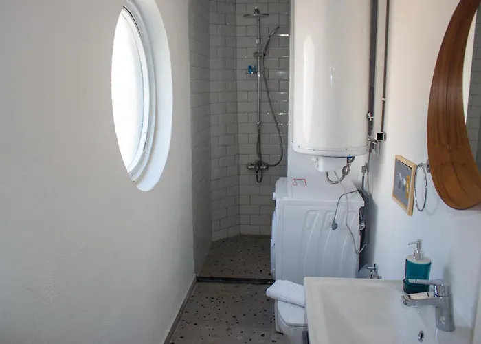 Deluxe One-Bedroom Apartment